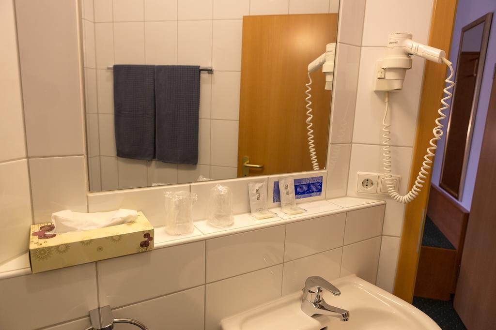 Hotel Zur Eisenbahn Renningen Exterior foto